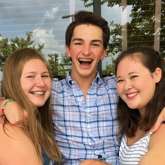 Meet your Posher, Mackenzie - Picture 1 of 1